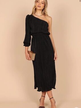 Petal & Pup Black One-Shoulder Pleated Midi Dress